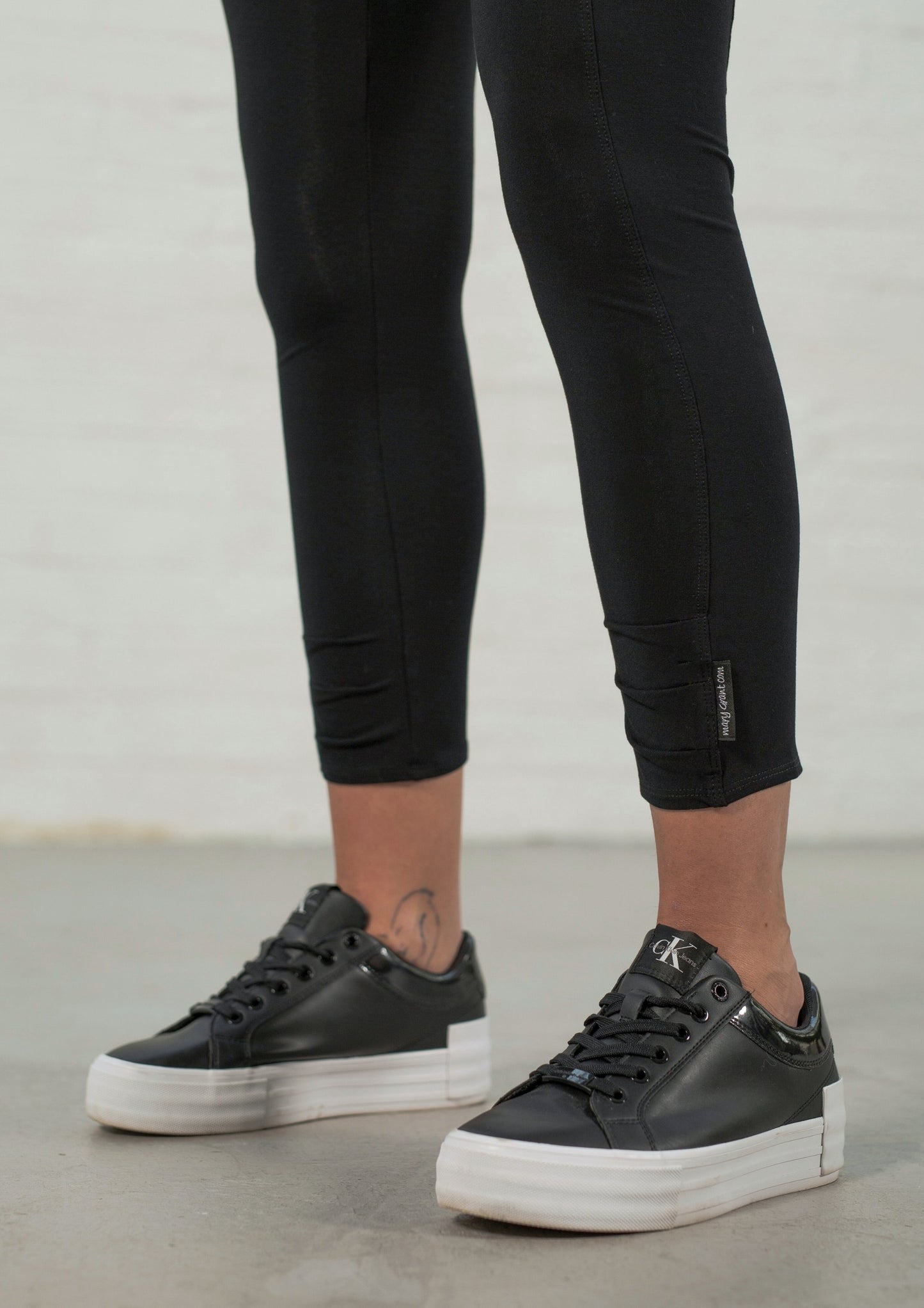 Lola Tuck Hem Leggings Black/ Navy