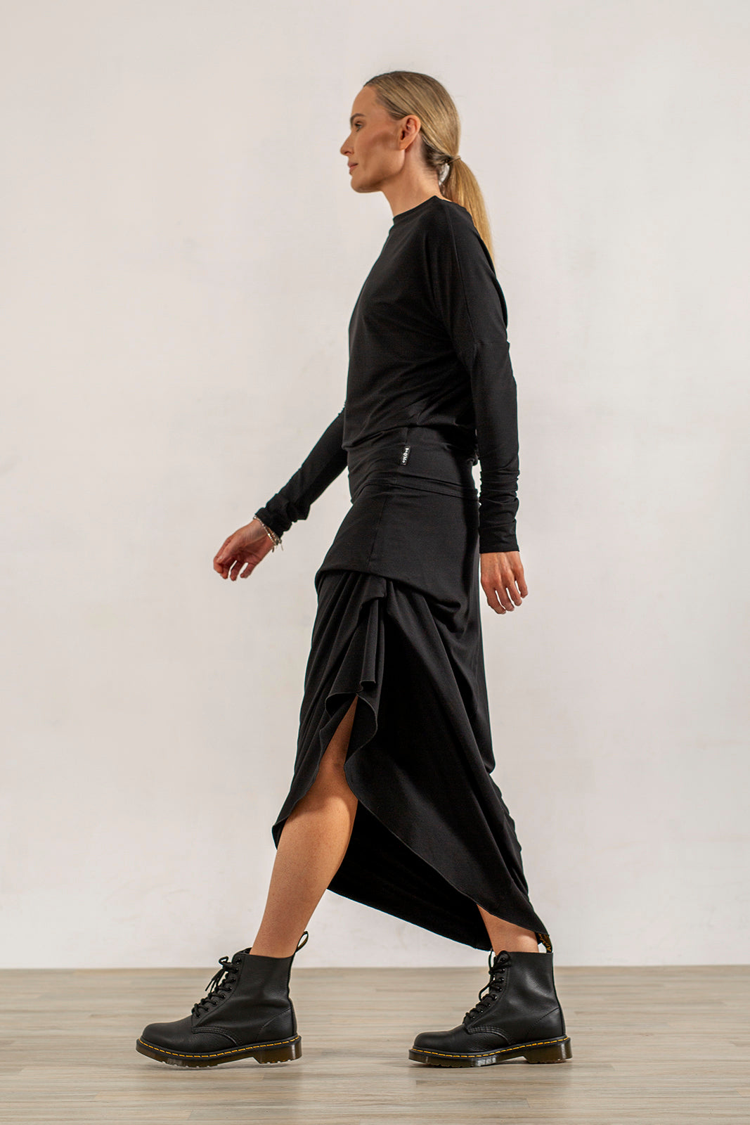 Harper Asymetrical Skirt (black)