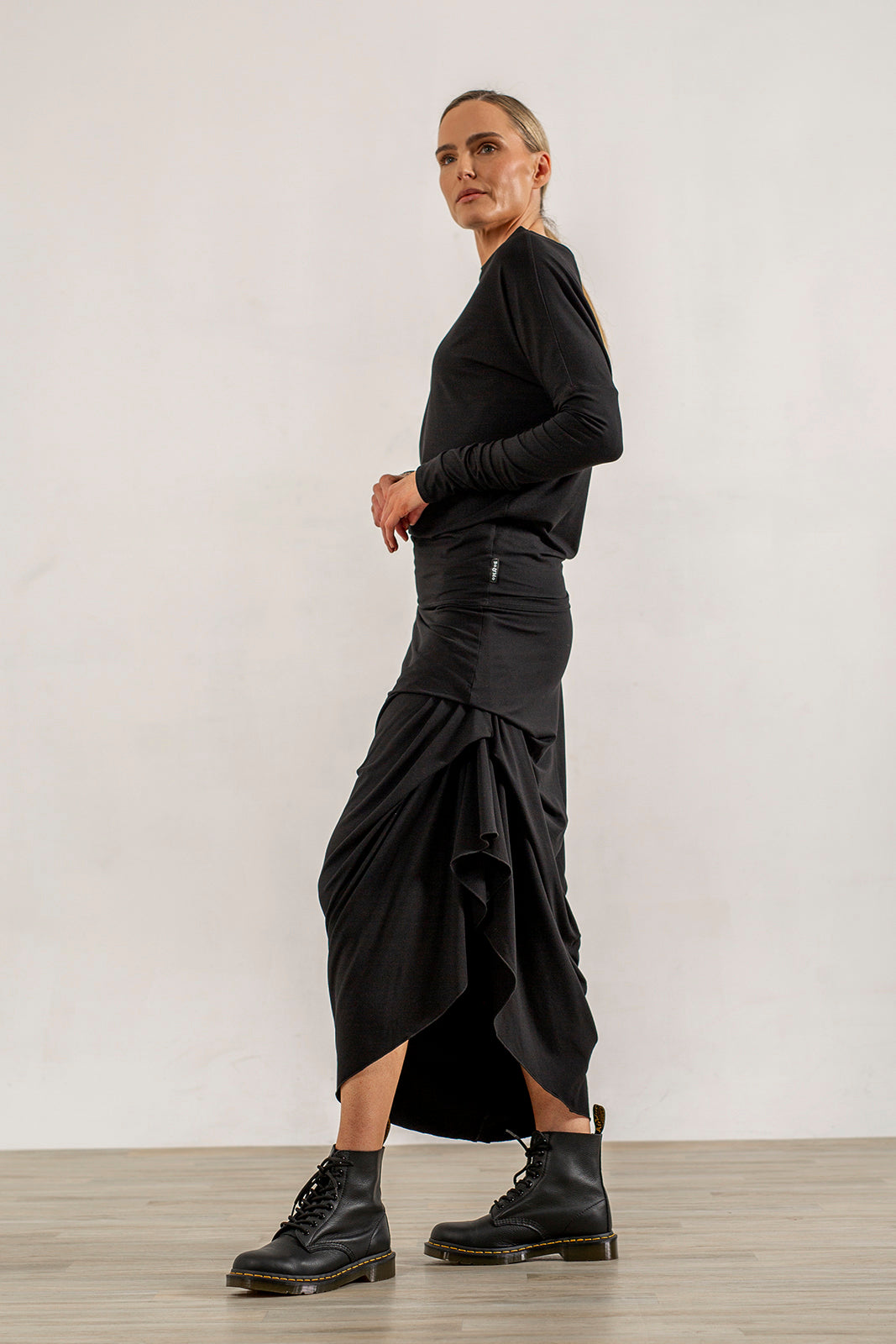 Harper Asymetrical Skirt (black)