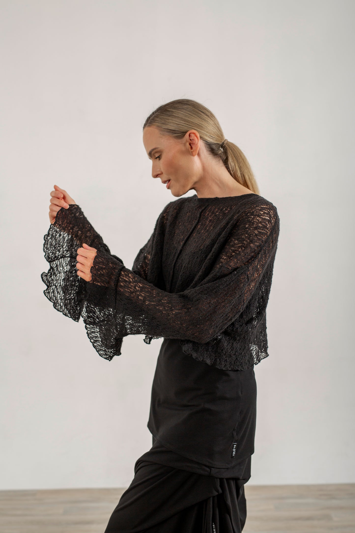 Alina crop jumper ( black)
