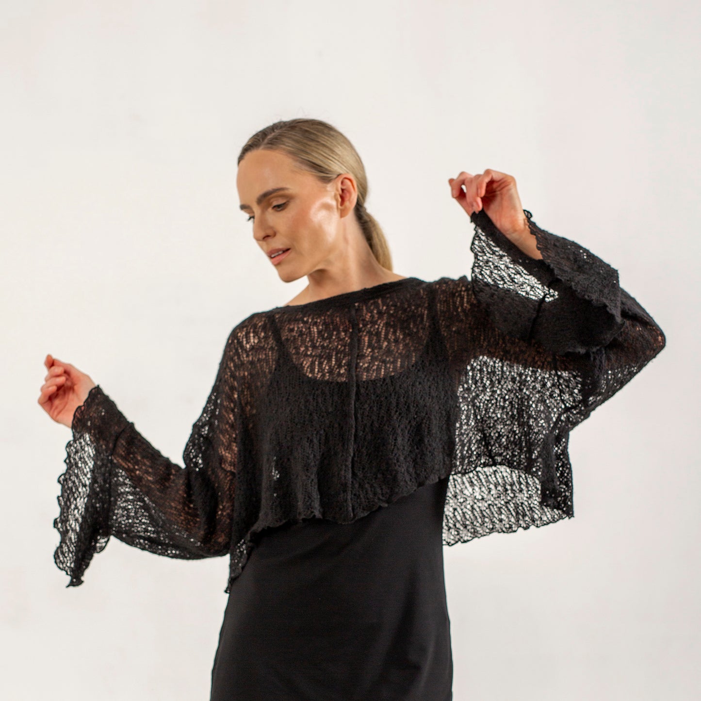 Alina crop jumper ( black)