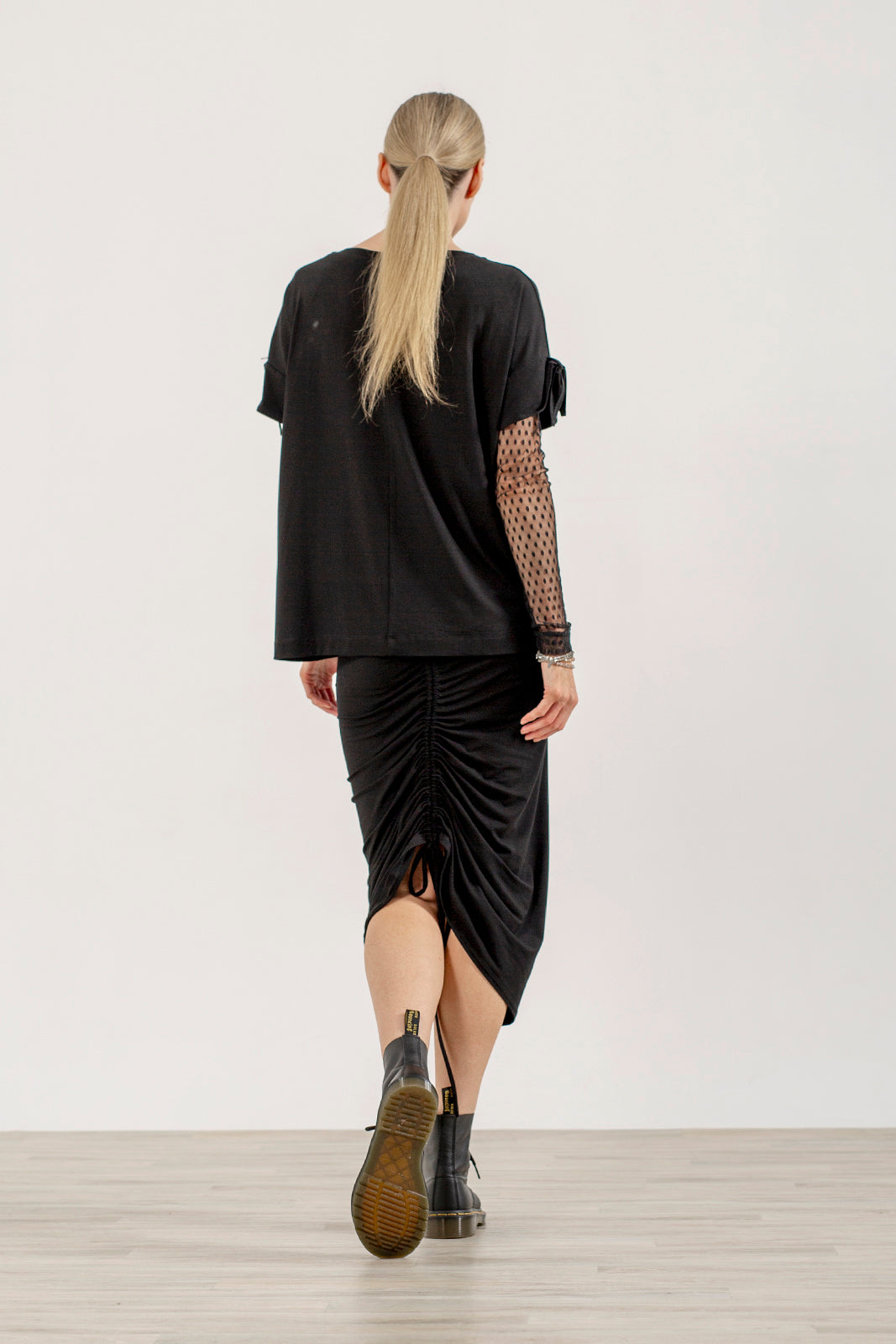 Kanchan Oversize Tee (black)