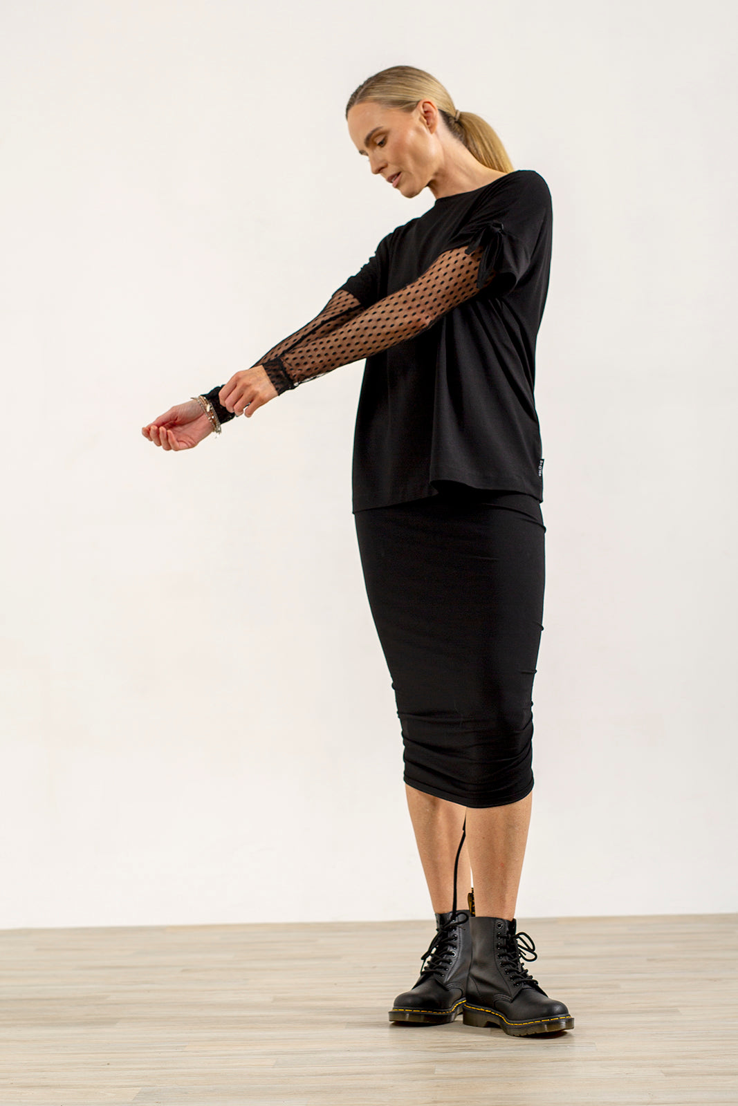 Kanchan Oversize Tee (black)